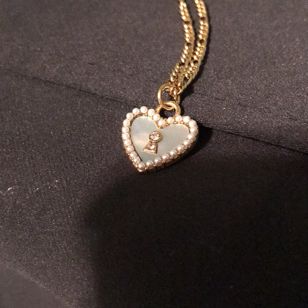 NWT Heart Necklace - Picture 7 of 7